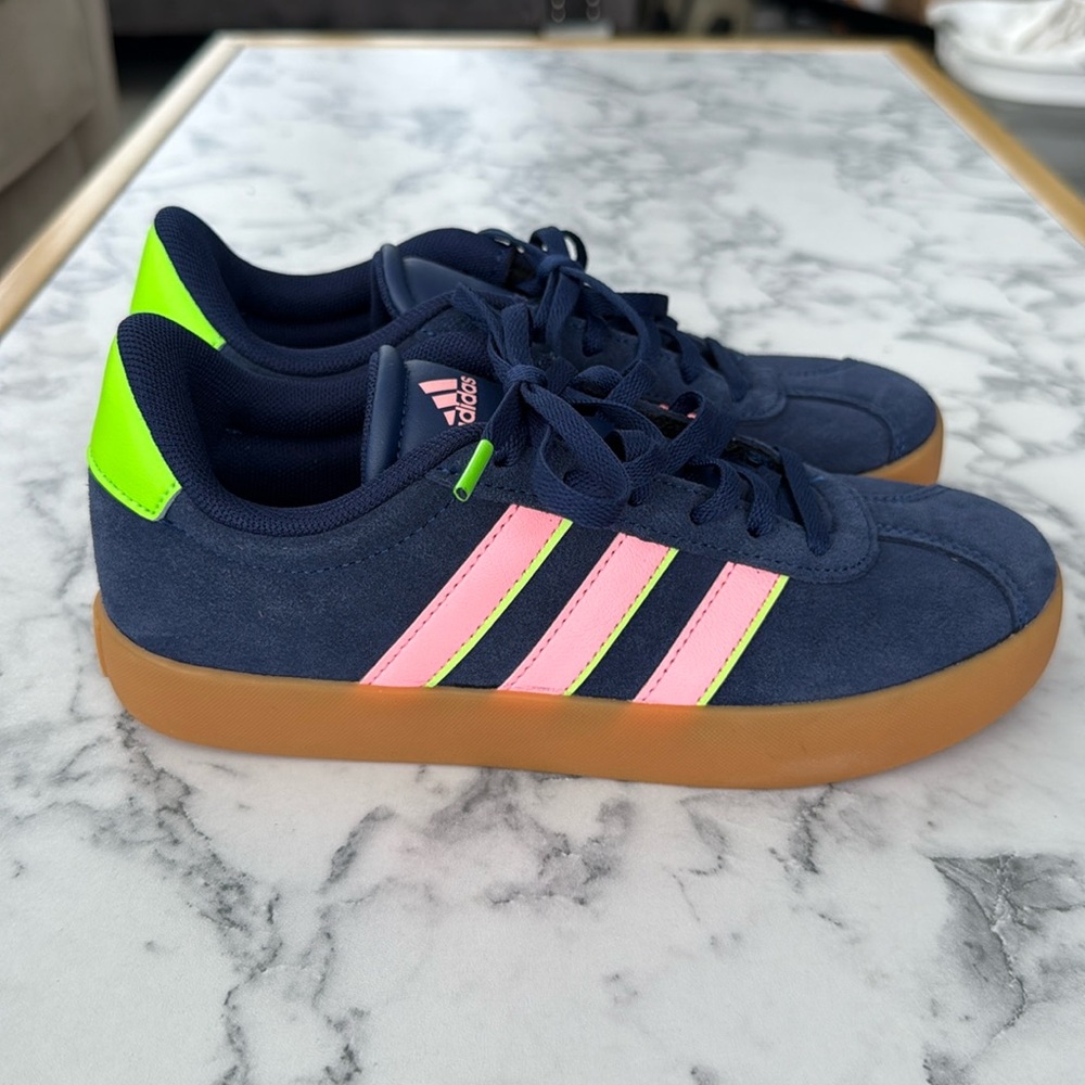 Adidas Sneakers
